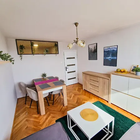 Apartment Falowiec D90 *